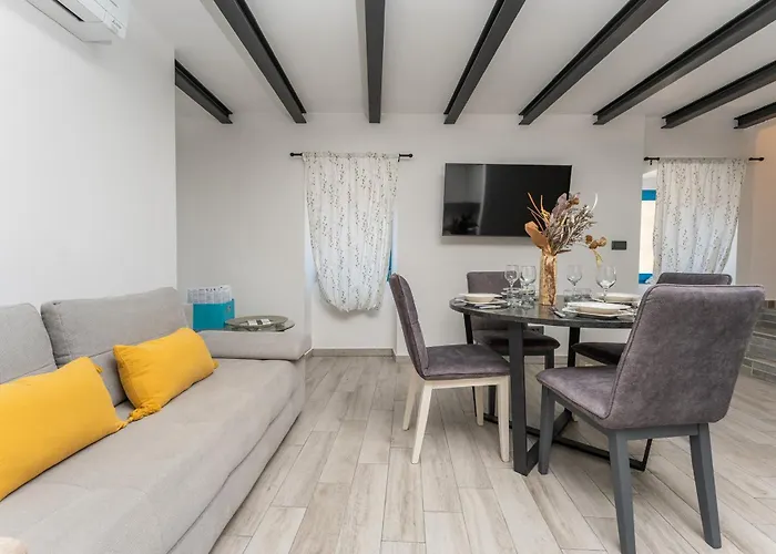 דירה Old Town Seaside House *